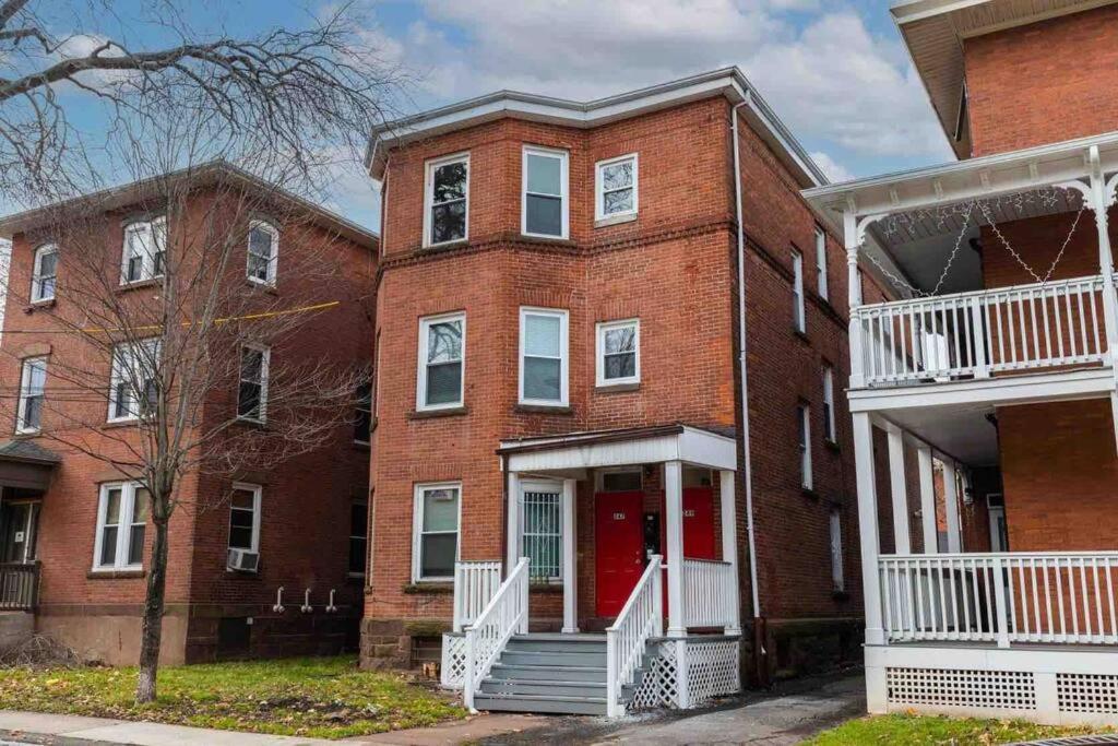 Frog Hollow Red Door Haven Apartment Hartford Exterior photo